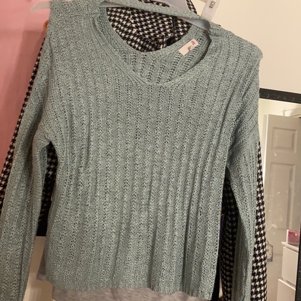 Long blue sleeve sweater